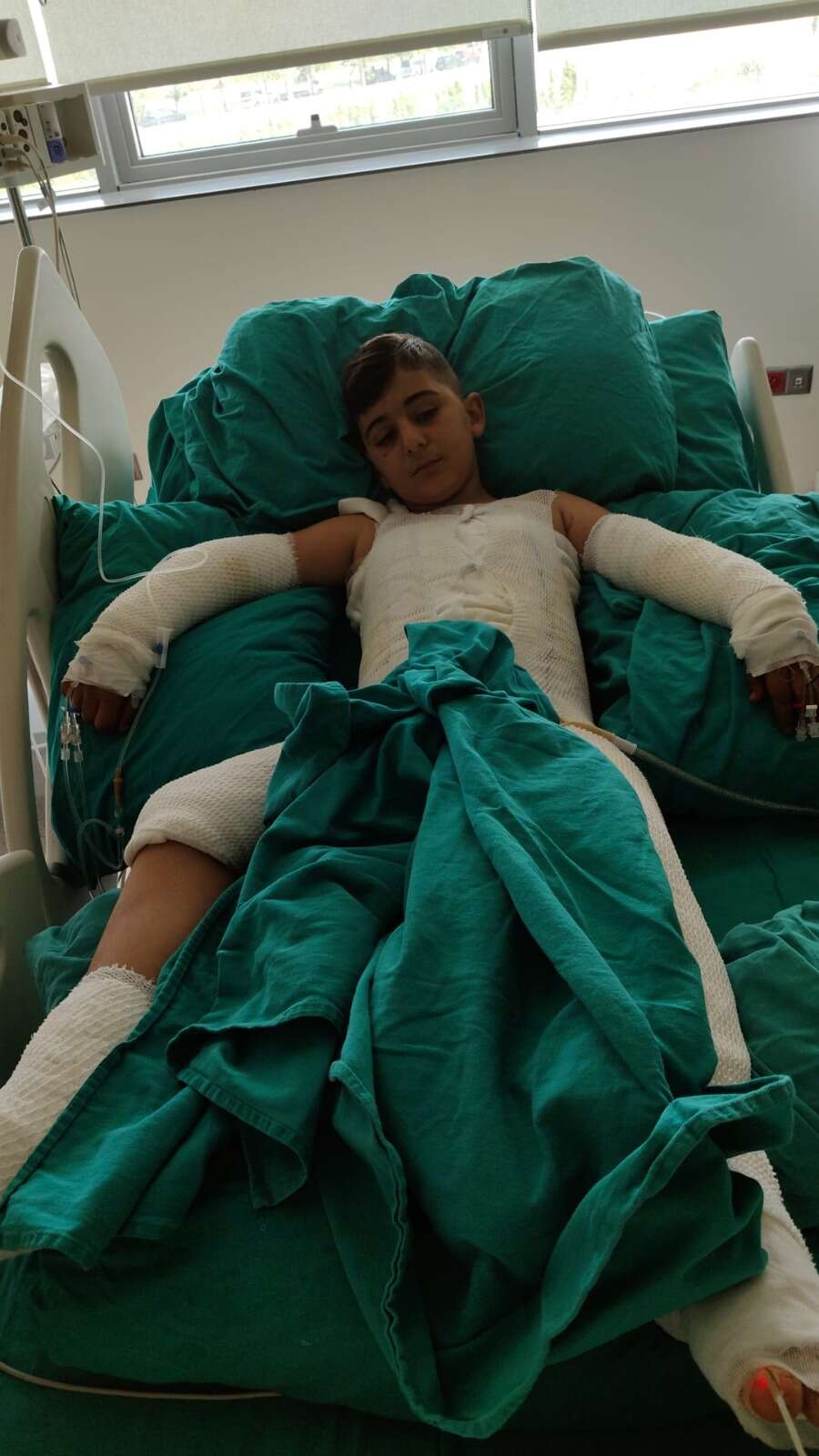 Uçurtma uçuran çocuk ölümden döndü 10